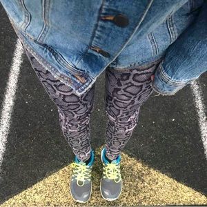 Avia Snake Skin Print Athletic Leggings Size Small 4-6